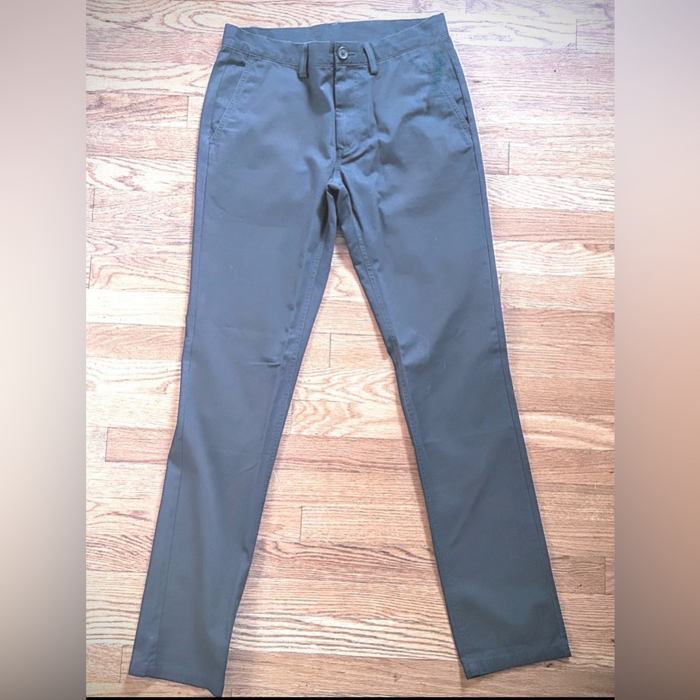 Old Navy men’s Gray Ultimate Skinny khakis
30x34 like NEW!